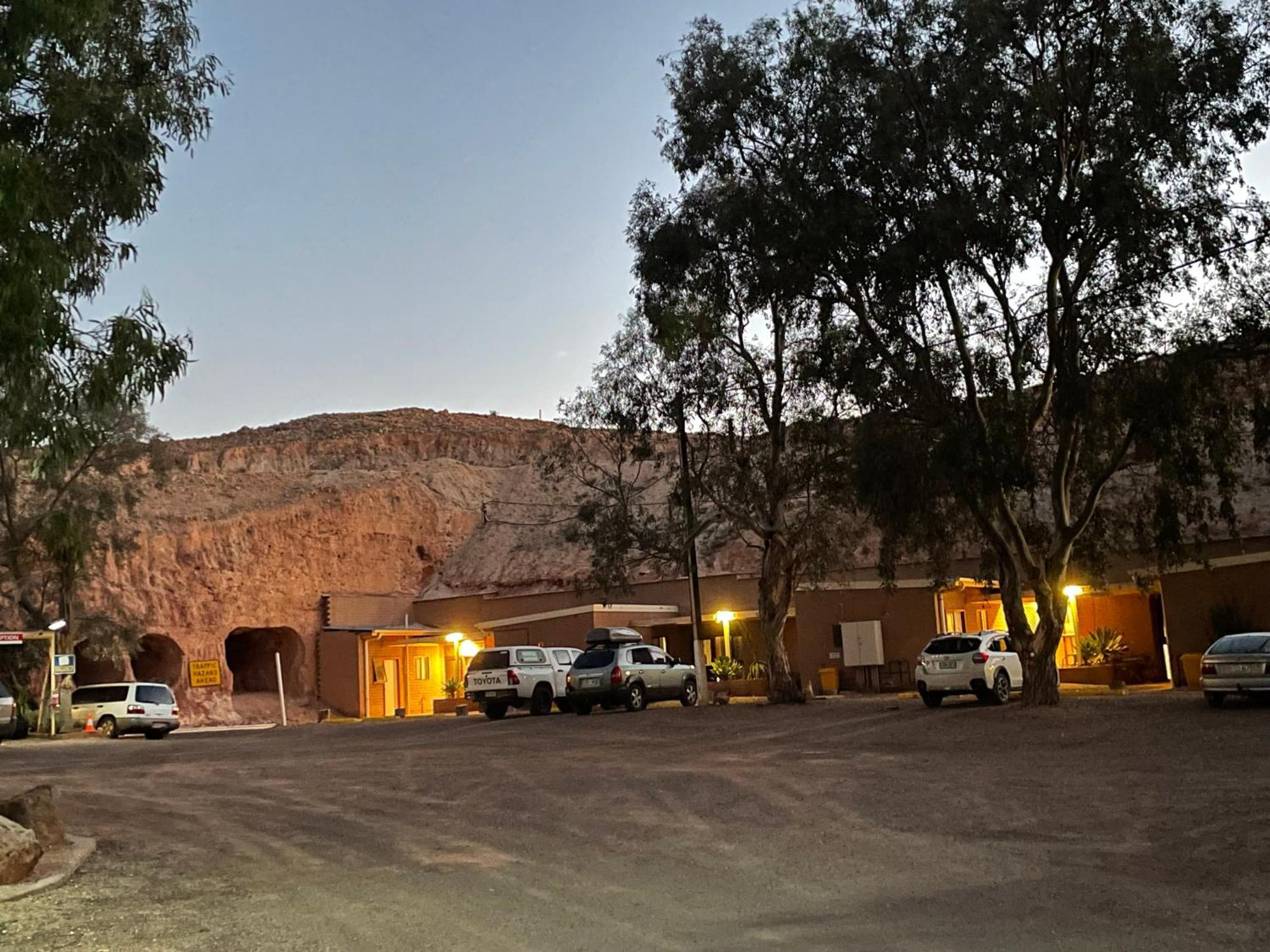Desert View Apartments Coober Pedy Bagian luar foto