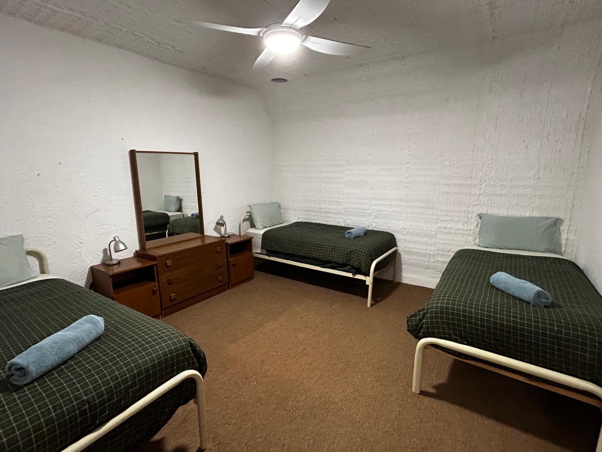 Desert View Apartments Coober Pedy Bagian luar foto