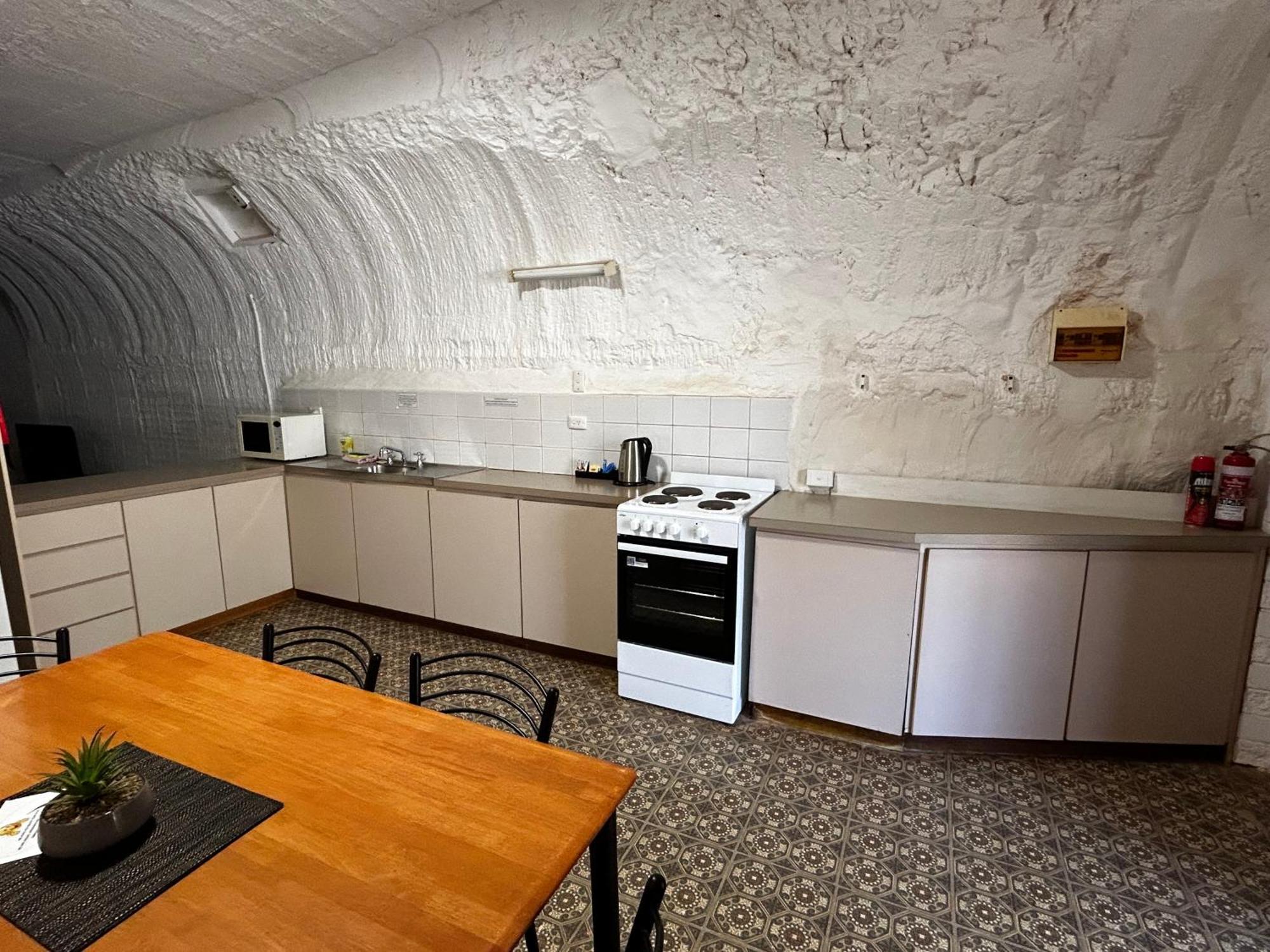 Desert View Apartments Coober Pedy Bagian luar foto