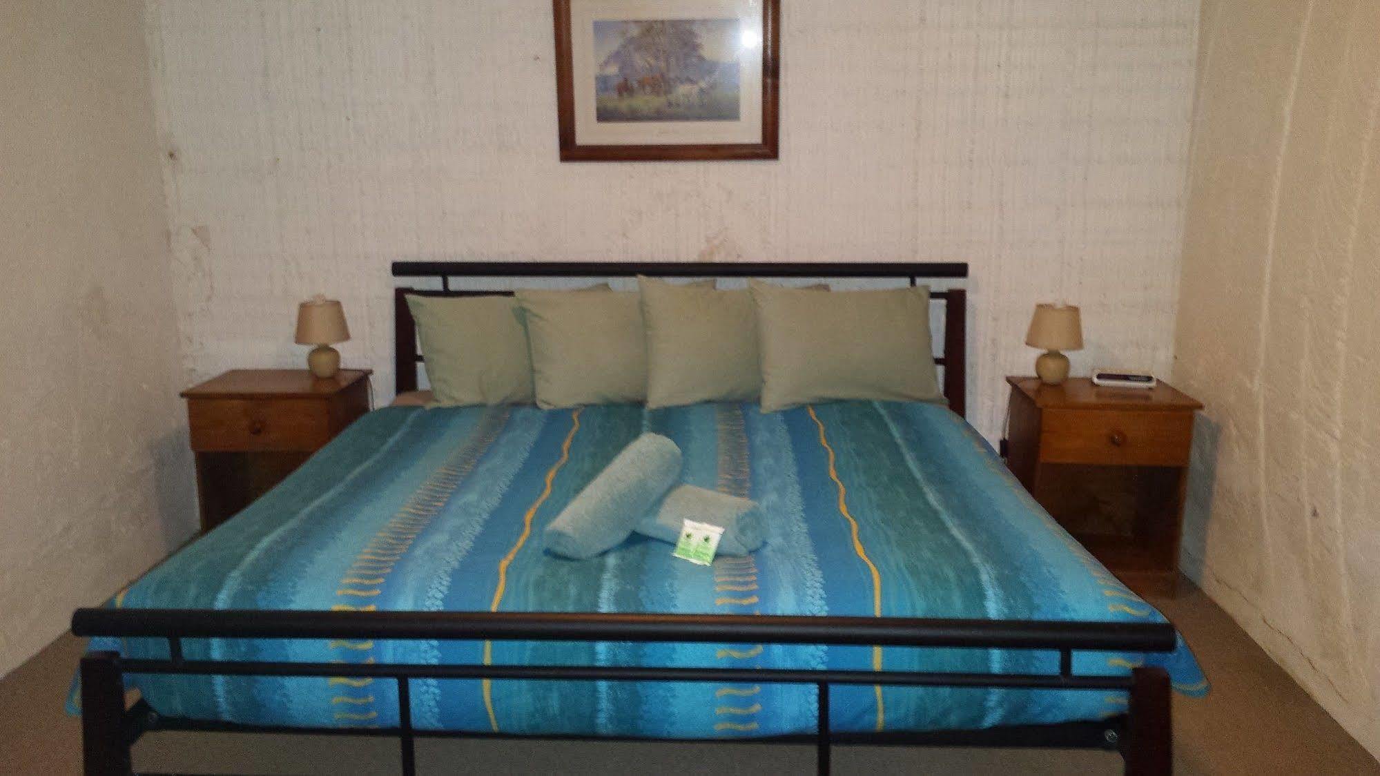 Desert View Apartments Coober Pedy Bagian luar foto