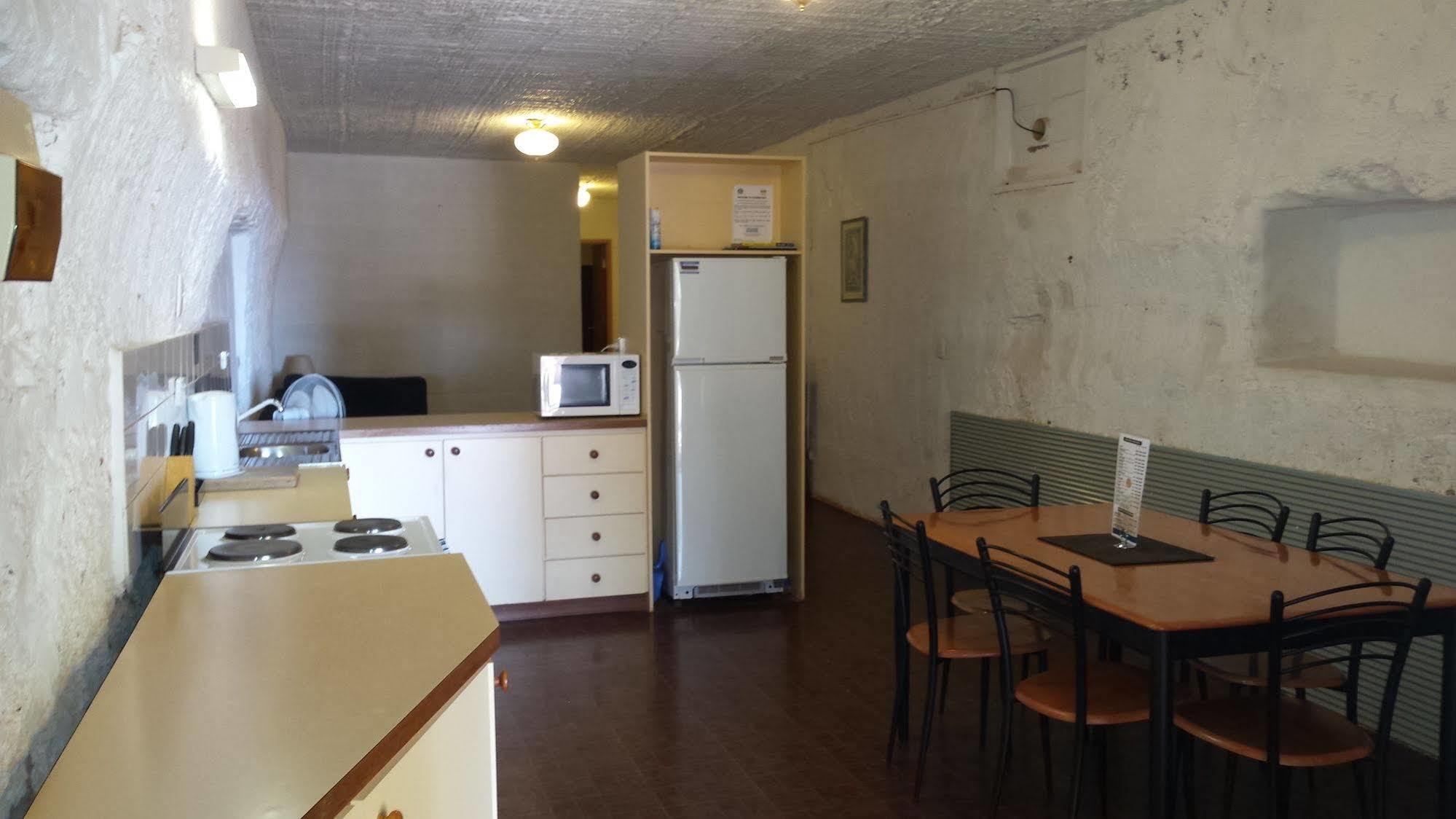 Desert View Apartments Coober Pedy Bagian luar foto